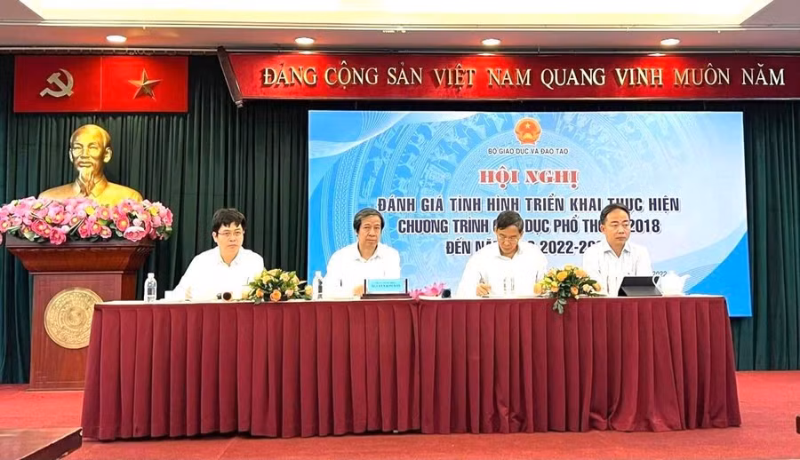 Bộ trưởng Nguyễn Kim Sơn chỉ đạo Hội nghị.