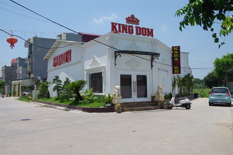 Quán karaoke KingDom mở cửa đón khách bất chấp dịch bệnh. Ảnh: Công an Hải Dương Quán karaoke KingDom mở cửa đón khách bất chấp dịch bệnh. Ảnh: Công an Hải Dương