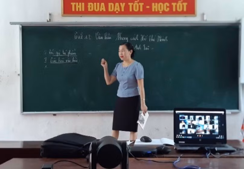 Giờ Ngữ văn lớp 9 được cô Nguyễn Thị Lan dạy trực tuyến