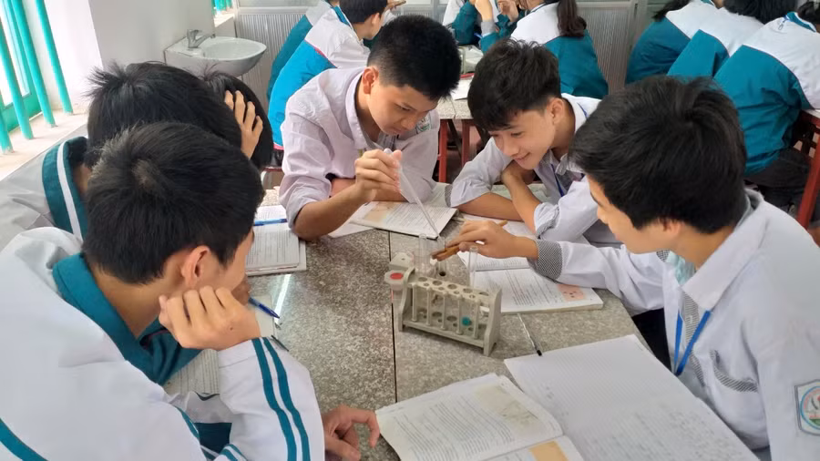 Học trò vui với những giờ học, cảm nhận hạnh phúc khi đến trường