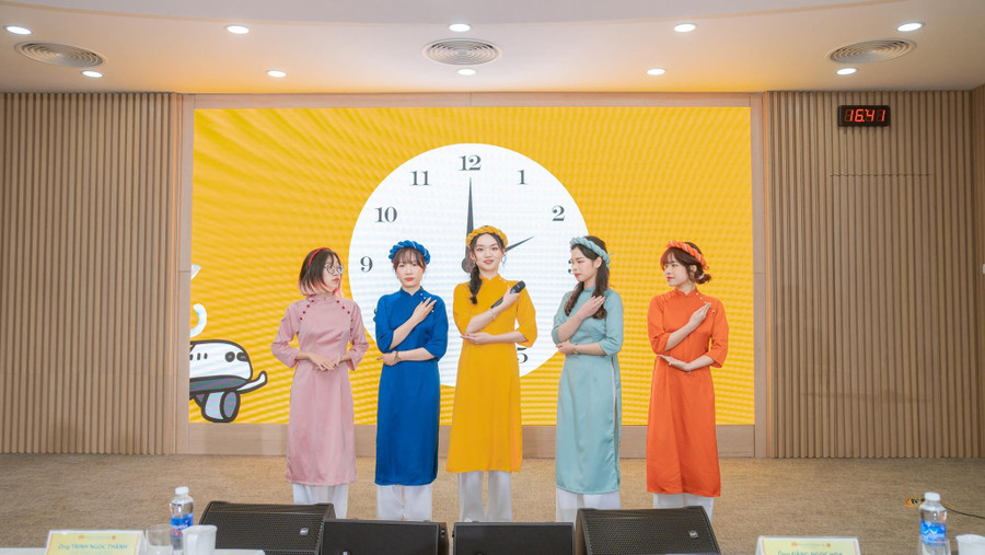 Tham dự cuộc thi, các bạn trẻ giành chiến thắng sẽ được nhận những phần thưởng mang đậm dấu ấn hàng không như tour du lịch, vé máy bay nội địa miễn phí.