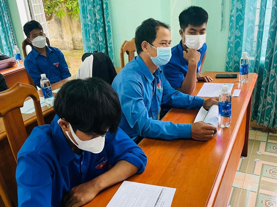 Đoàn viên, thanh niên được tư vấn hướng nghiệp. Đoàn viên, thanh niên được tư vấn hướng nghiệp.