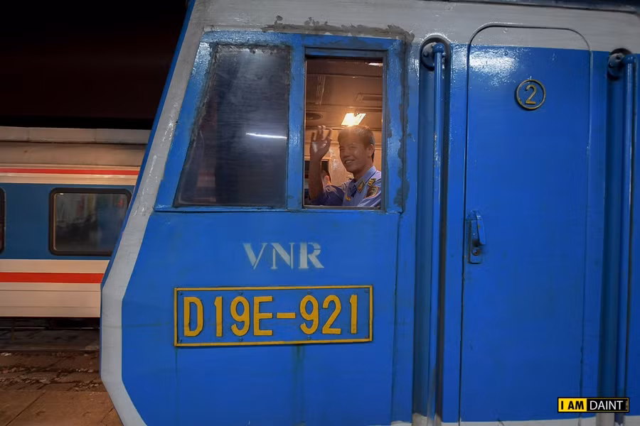 Anh Nguyễn Bắc Hà - lái chính chia sẻ: "Phải rời xa gia đình vào đêm 30 là điều không ai muốn nhưng vì công việc, quan trọng hơn là mang đem lại hạnh phúc cho nhiều người nên mình phải hy sinh cái tôi của mình..."