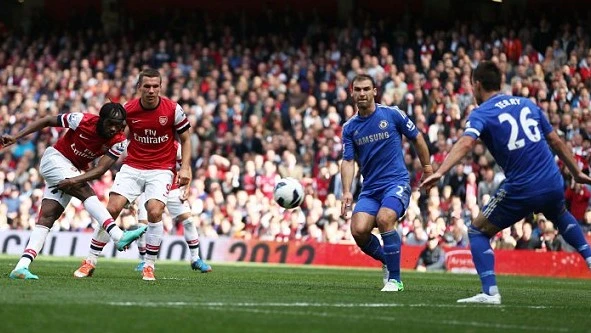 Chelsea thắng Arsenal trên sân khách