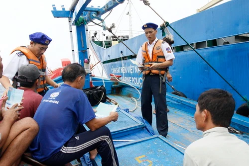 Ngày đêm giữ biển yên bình