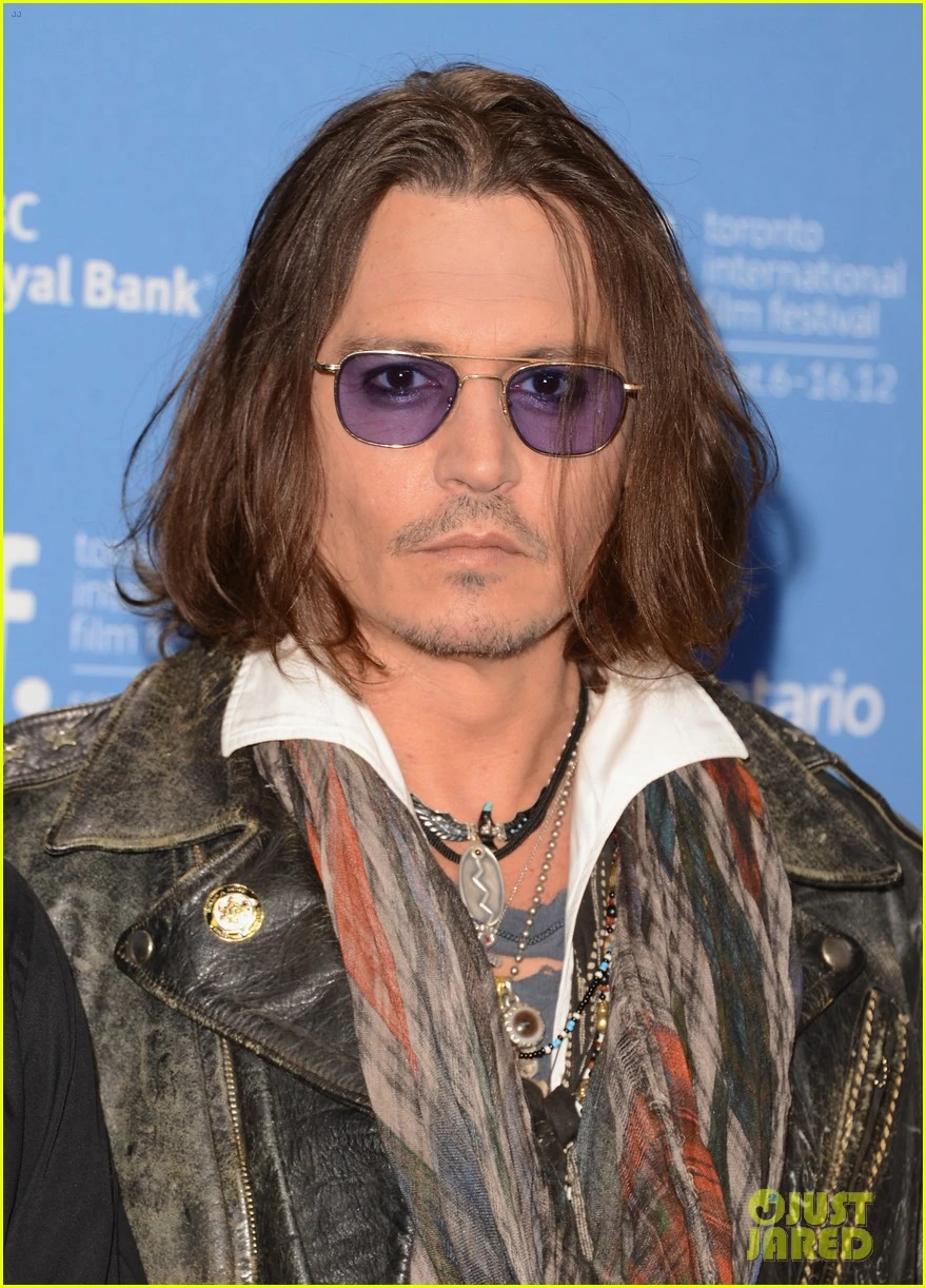 &quot;Cướp biển&quot; - Johnny Depp lãng tử tại LHP Toronto 2012