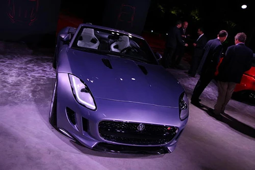 Jaguar F-Type chính thức ra mắt