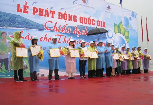 Phát động Chiến dịch &quot;làm cho thế giới sạch hơn năm 2012&quot;