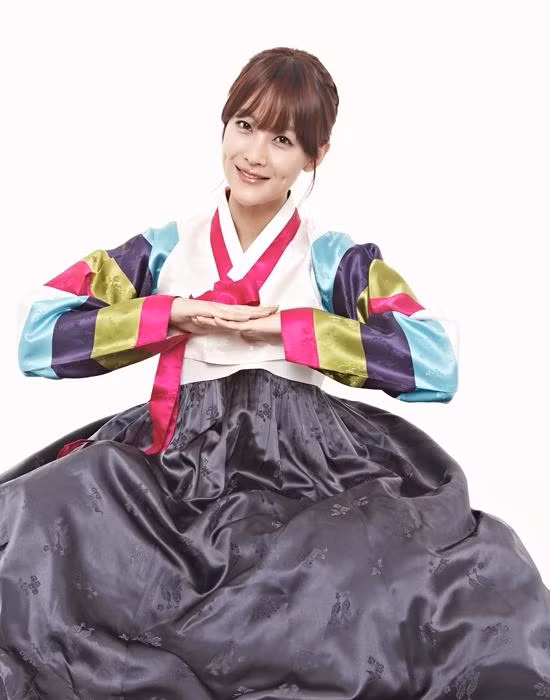 Ngắm sao Hàn mặc Hanbok đón tết Trung thu ảnh 6
