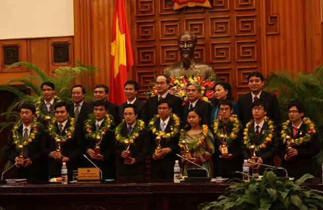 Lần đầu tiên tôn vinh quy mô toàn quốc các tài năng trẻ KHCN