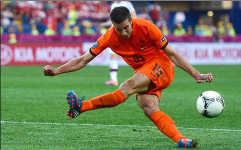 Van Persie nổ súng, Hà Lan nhẹ nhàng đánh bại Thổ Nhĩ Kì