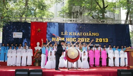 Đại học Thủy lợi chào đón tân sinh viên năm học 2012 – 2013