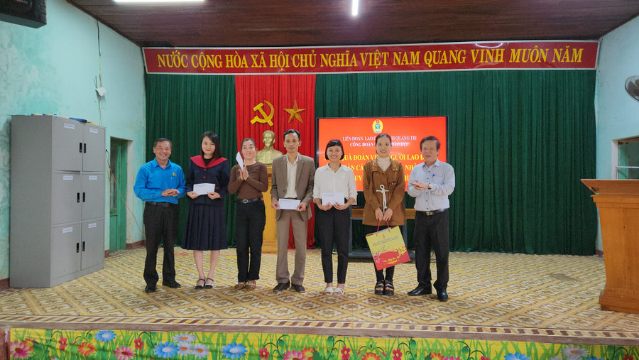 Động viên các nhà giáo dịp Tết đến, Xuân về. Động viên các nhà giáo dịp Tết đến, Xuân về.