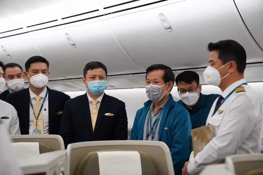 Vietnam Airlines cũng làm việc với Bộ Y tế đáp ứng các yêu cầu về phòng chống dịch bệnh, bảo vệ sức khỏe hành khách trên chuyến bay.