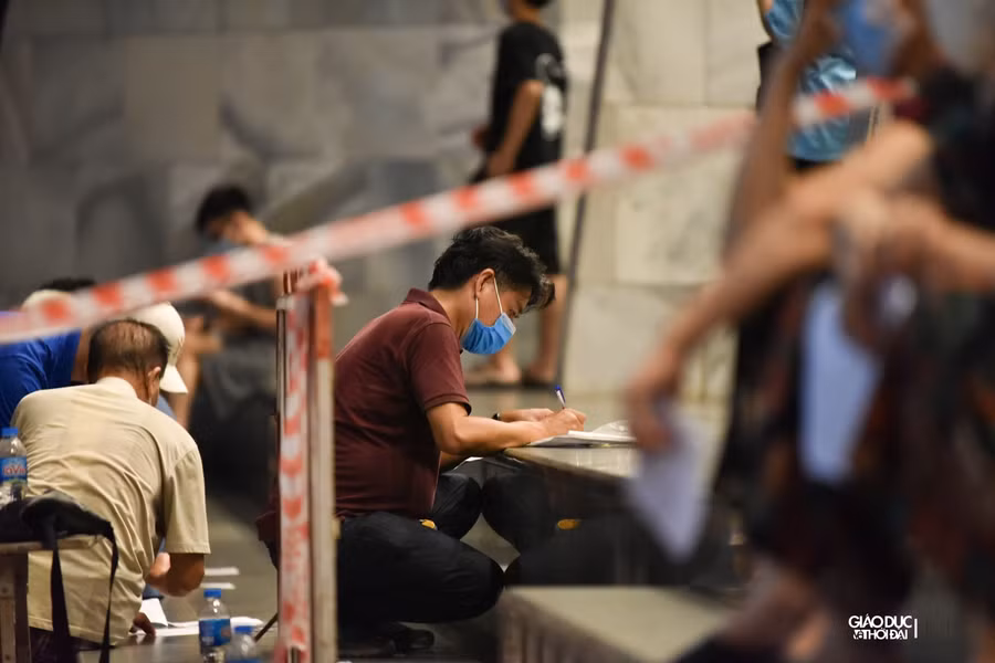 Hình ảnh Hà Nội triển khai tiêm vắc xin phòng Covid-19 không kể ngày đêm ảnh 3