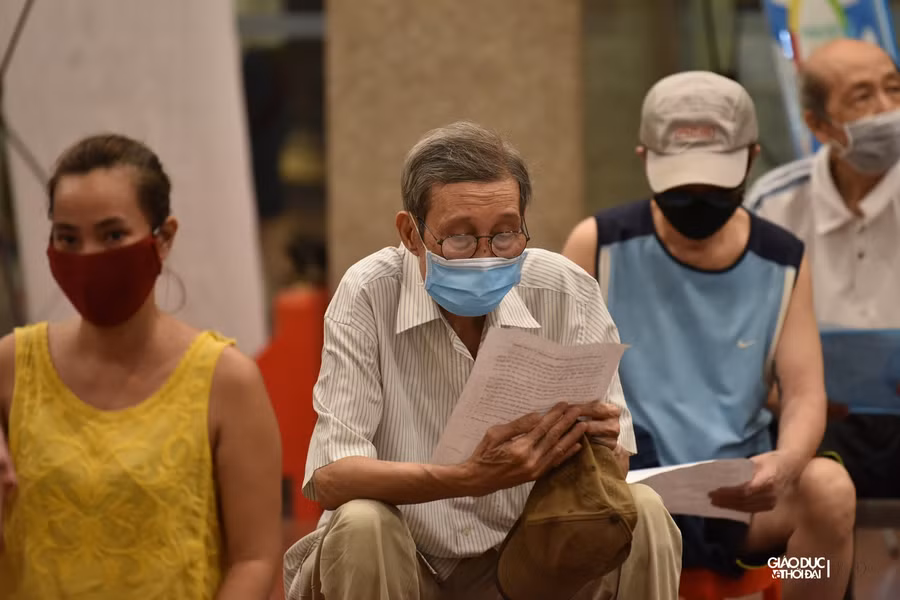 Hình ảnh Hà Nội triển khai tiêm vắc xin phòng Covid-19 không kể ngày đêm ảnh 6