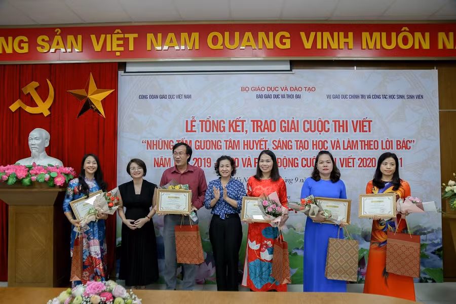 Trao giải Khuyến khích