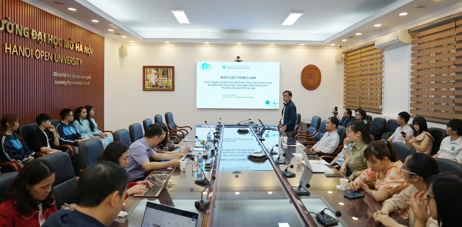 Ông Dương Chí Bằng tham luận tại phiên thảo luận về lĩnh vực khoa học công nghệ.