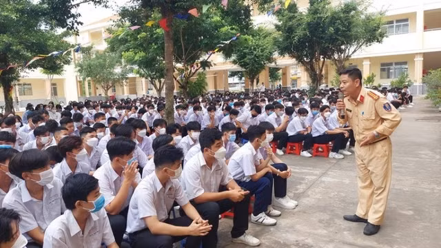 100% các trường học xây dựng nội dung giáo dục an toàn giao thông lồng ghép vào các môn học trong chương trình chính khóa.