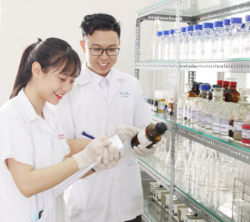 Sinh viên Trường ĐH Lạc Hồng.