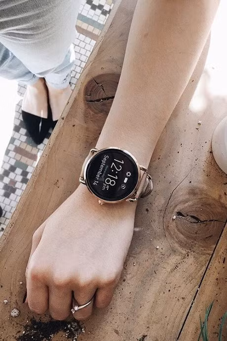 5 mon phu kien hay ho diem xuyet cho nhung trang phuc tang lop trong mua lanh - Anh 3