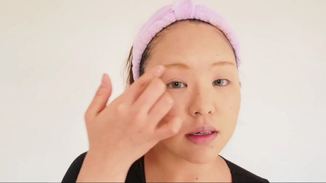 Học cách make up kiểu Tây cho cô nàng không chân mày, mí mắt nông - Ảnh 2 Hoc cach make up kieu Tay cho co nang khong chan may, mi mat nong - Anh 2
