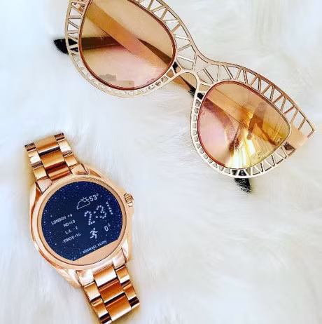 5 mon phu kien hay ho diem xuyet cho nhung trang phuc tang lop trong mua lanh - Anh 5