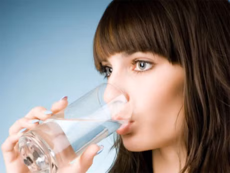 Khi tre bi dau hong dung uong thuoc tay ma hay lam dieu nay - Anh 2