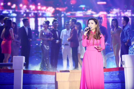 Cô bé tuổi teen hát bolero hay như ca sĩ chuyên nghiệp - Ảnh 8 Co be tuoi teen hat bolero hay nhu ca si chuyen nghiep - Anh 8