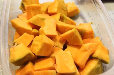 Cong dung chua benh cuc tot cua cu qua mau da cam - Anh 5