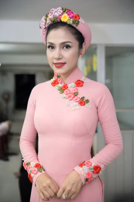 "Người đẹp Tây Đô" Việt Trinh tiết lộ quãng thời gian u ám, tự tử vì bế tắc ảnh 2