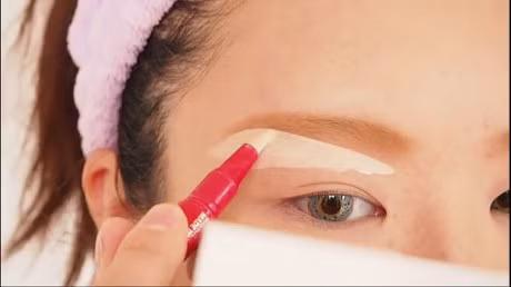 Hoc cach make up kieu Tay cho co nang khong chan may, mi mat nong - Anh 4