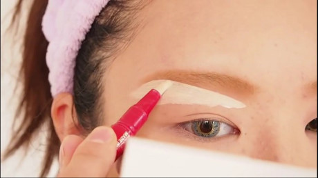 Học cách make up kiểu Tây cho cô nàng không chân mày, mí mắt nông - Ảnh 4 Hoc cach make up kieu Tay cho co nang khong chan may, mi mat nong - Anh 4