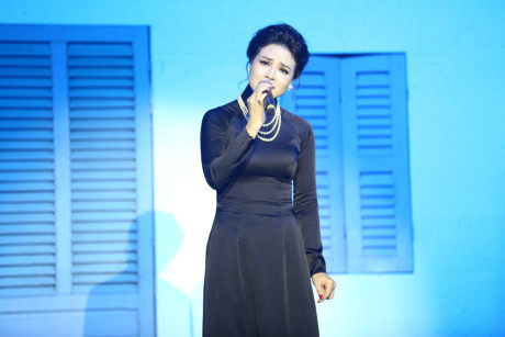 Cô bé tuổi teen hát bolero hay như ca sĩ chuyên nghiệp - Ảnh 2 Co be tuoi teen hat bolero hay nhu ca si chuyen nghiep - Anh 2