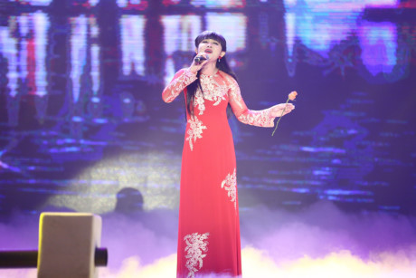 Cô bé tuổi teen hát bolero hay như ca sĩ chuyên nghiệp - Ảnh 9 Co be tuoi teen hat bolero hay nhu ca si chuyen nghiep - Anh 9