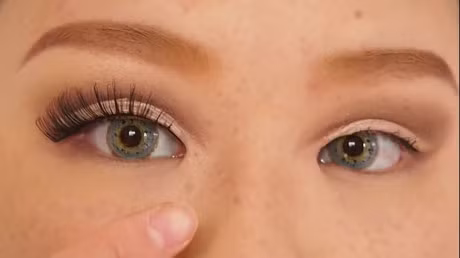 Hoc cach make up kieu Tay cho co nang khong chan may, mi mat nong - Anh 12