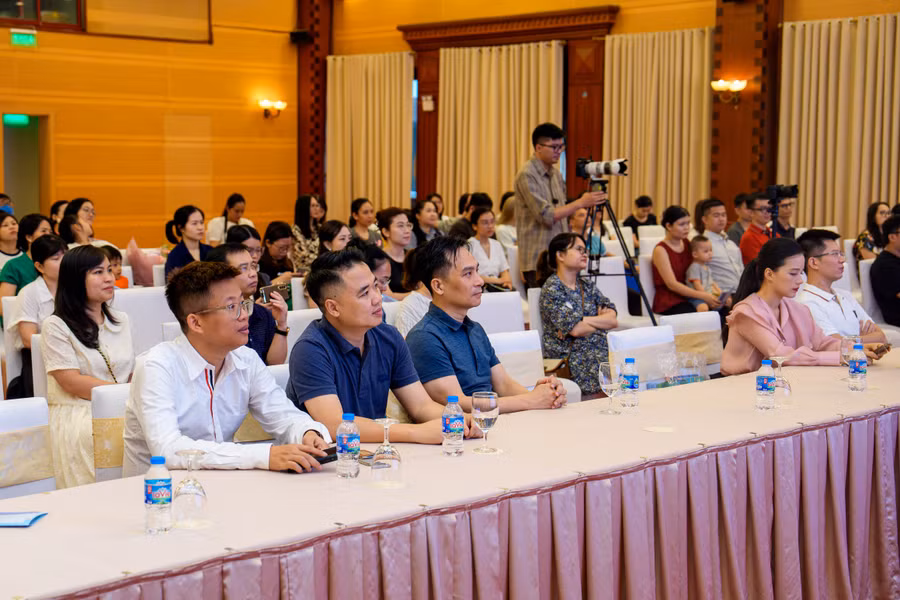 Phụ huynh học sinh được “gỡ rối” tại Hội thảo “Ba mẹ không giỏi tiếng Anh, làm sao giúp con học tốt”.