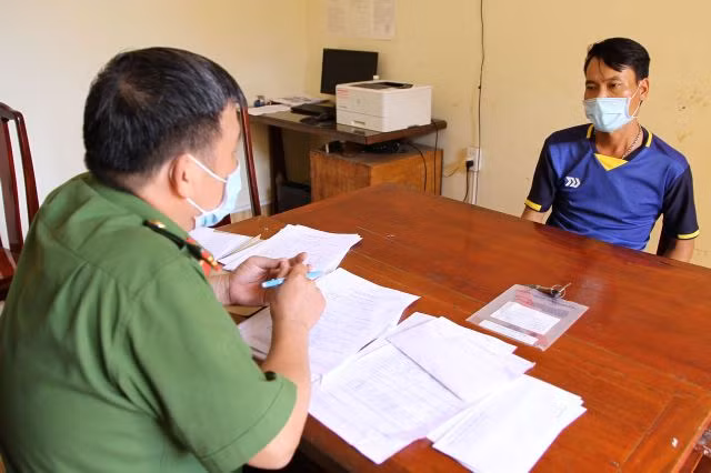 Bế Văn Duẩn làm việc với cơ quan chức năng.