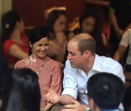 Diva Hồng Nhung khoe khoảnh khắc đẹp dịu dàng bên Hoàng tử Anh William - Ảnh 2 Diva Hong Nhung khoe khoanh khac dep diu dang ben Hoang tu Anh William - Anh 2
