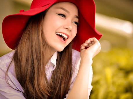 Cac sao nu co guong mat dep ruc ro hop voi moi kieu toc - Anh 1