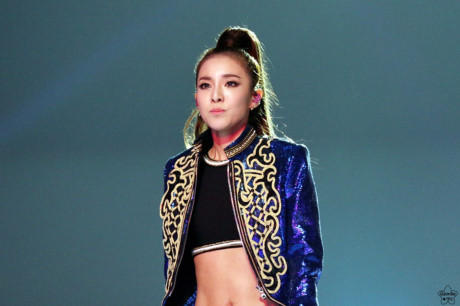 Cac sao nu co guong mat dep ruc ro hop voi moi kieu toc - Anh 16