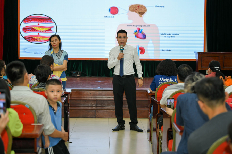 Trong khuôn khổ chương trình sự kiện ra mắt dự án ‘ An toàn học đường’ do Visafe Hold đã được diễn ra với sự có mặt của đông đảo các bậc phụ huynh và học sinh. (Ảnh: Lê Nghĩa) Trong khuôn khổ chương trình sự kiện ra mắt dự án ‘ An toàn học đường’ do Visafe Hold đã được diễn ra với sự có mặt của đông đảo các bậc phụ huynh và học sinh. (Ảnh: Lê Nghĩa)
