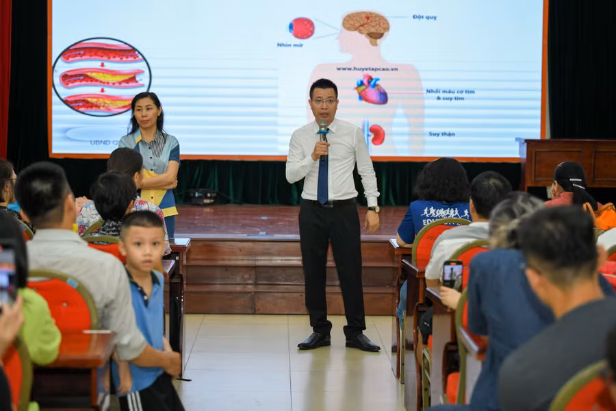 Trong khuôn khổ chương trình sự kiện ra mắt dự án ‘ An toàn học đường’ do Visafe Hold đã được diễn ra với sự có mặt của đông đảo các bậc phụ huynh và học sinh. (Ảnh: Lê Nghĩa)