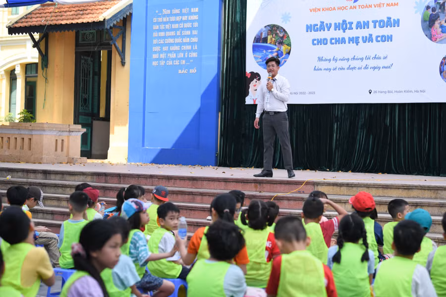 Trong ngày hội các em học sinh sẽ được chia theo độ tuổi và thực hành những nội dung an toàn. (Ảnh: Lê Nghĩa)