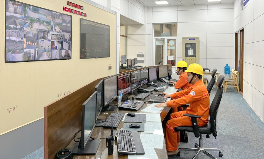 Công ty bố trí đủ nhân lực phục vụ công tác vận hành các tổ máy. Công ty bố trí đủ nhân lực phục vụ công tác vận hành các tổ máy.