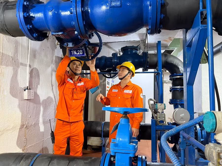 Tổ chức rà soát, kiểm tra thiết bị đảm bảo vận hành tổ máy trong dịp lễ.