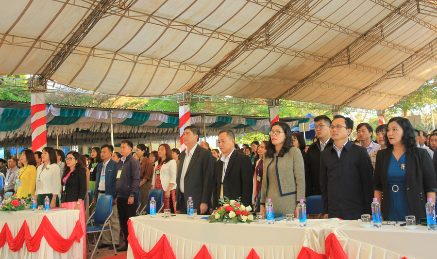 Đại biểu dự khai mạc kỳ thi Olympic truyền thống 10/3 tỉnh Đắk Lắk. (Ảnh: TT) Đại biểu dự khai mạc kỳ thi Olympic truyền thống 10/3 tỉnh Đắk Lắk. (Ảnh: TT)