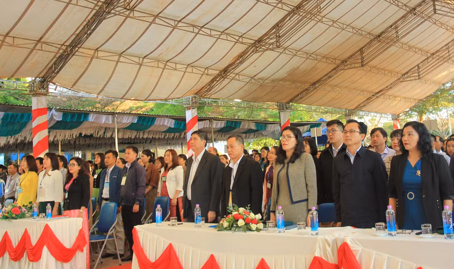 Đại biểu dự khai mạc kỳ thi Olympic truyền thống 10/3 tỉnh Đắk Lắk. (Ảnh: TT)