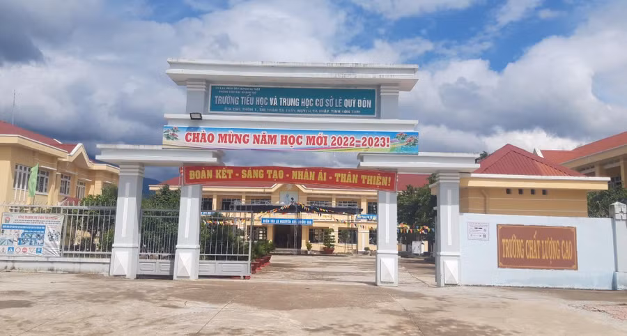 Phụ huynh phản ánh Trường Tiểu học - Trung học cơ sở Lê Quý Đôn lạm thu một số khoản đầu năm học mới.