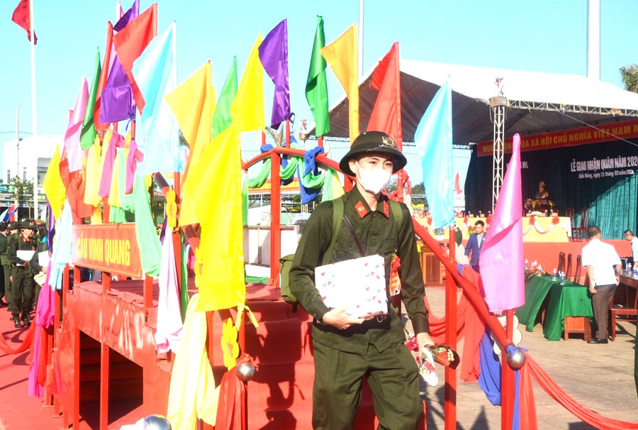 Tham gia nghĩa vụ quân sự là niềm vinh dự, tự hào của tuổi trẻ. (Ảnh: TT)